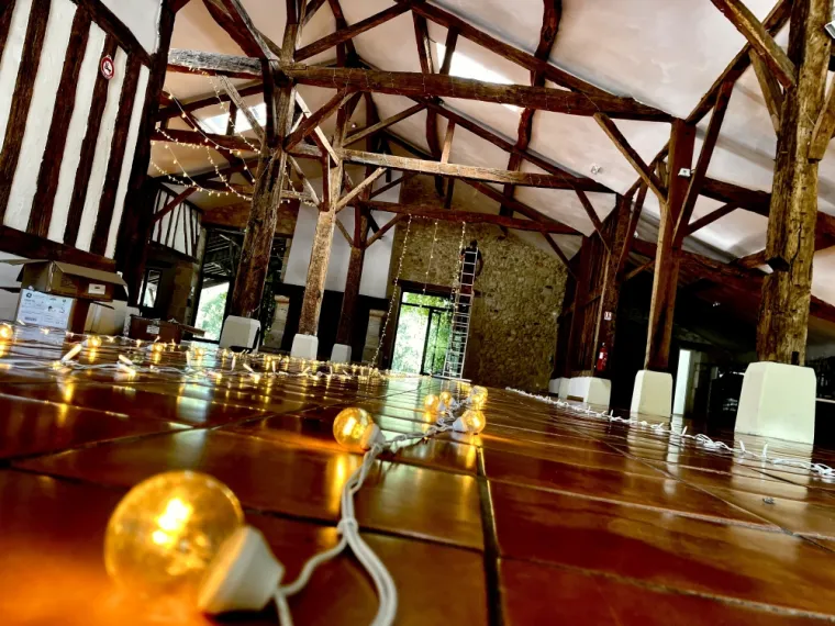 Installation plafond lumineux mariage